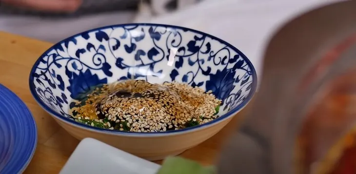 Các loại gia vị tạo nên nước chấm đậm đà cho lẩu Tứ Xuyên