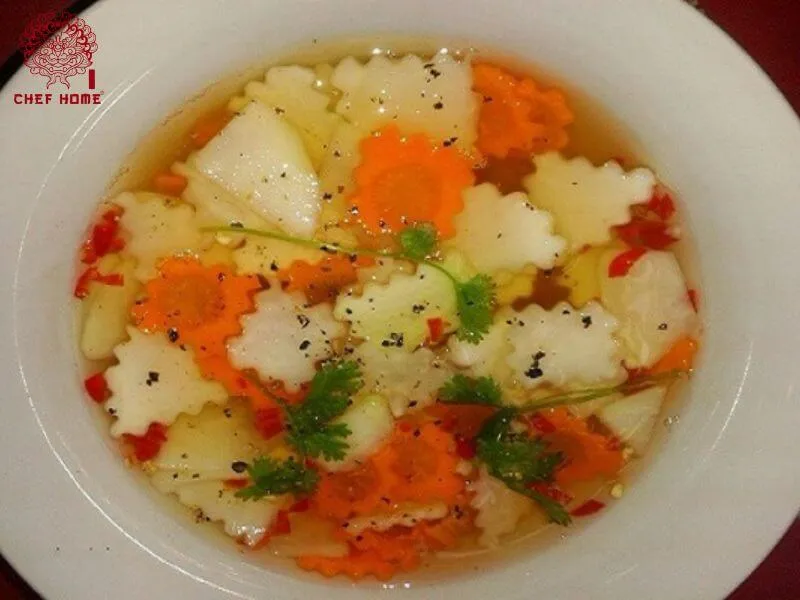 Nguyên liệu pha nước dùng bún chả với nước mắm, giấm, đường và gia vị