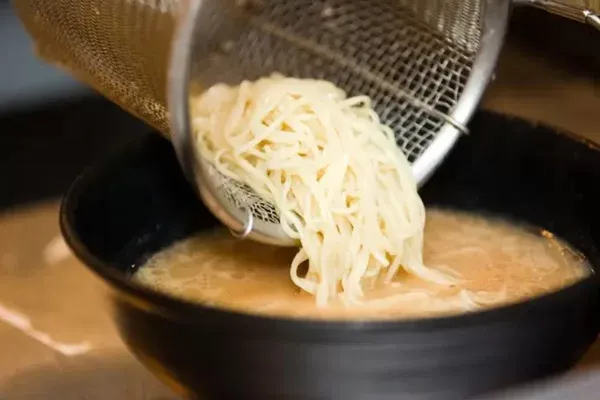 Làm sao để mì không bị nát khi nấu