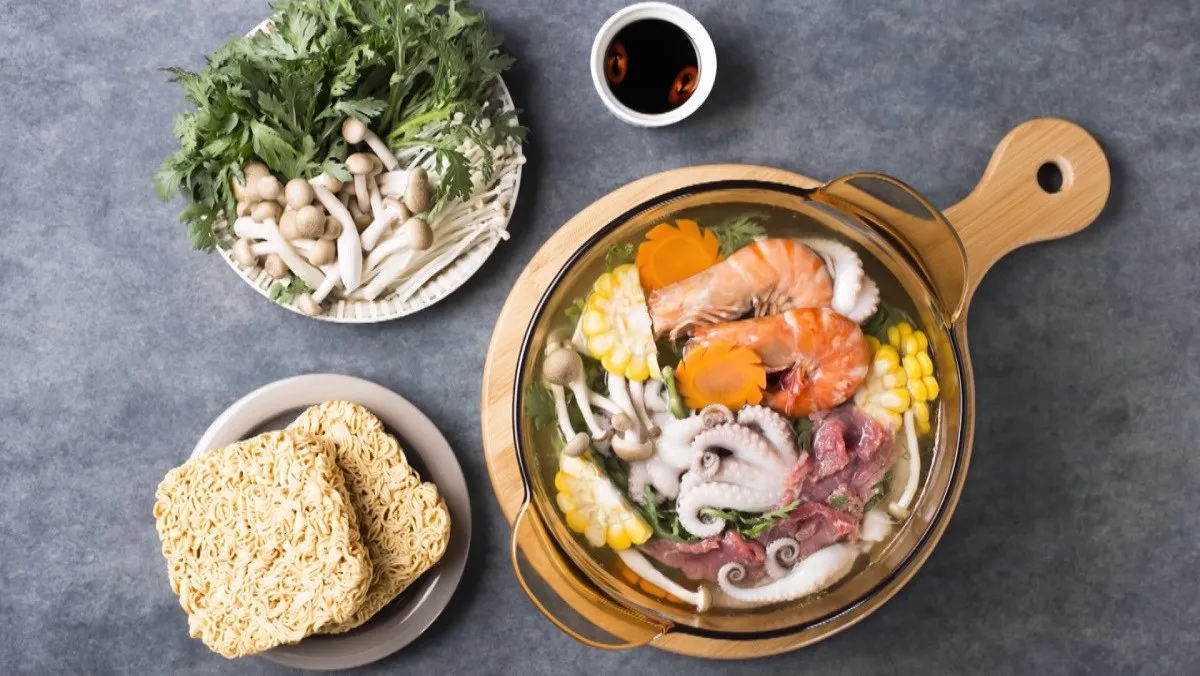 Lẩu bạch tuộc kết hợp hải sản và thịt bò tươi