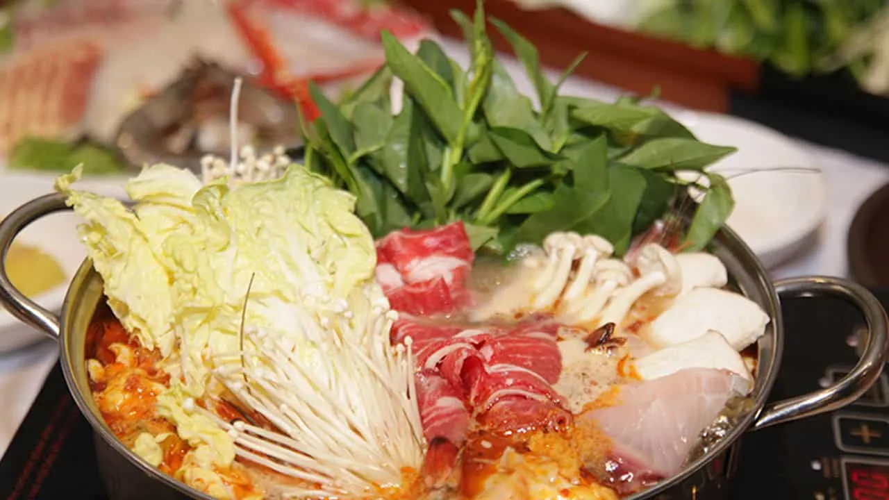 Lẩu bò tại A Trung, quán ăn ngon đường Núi Thành Đà Nẵng