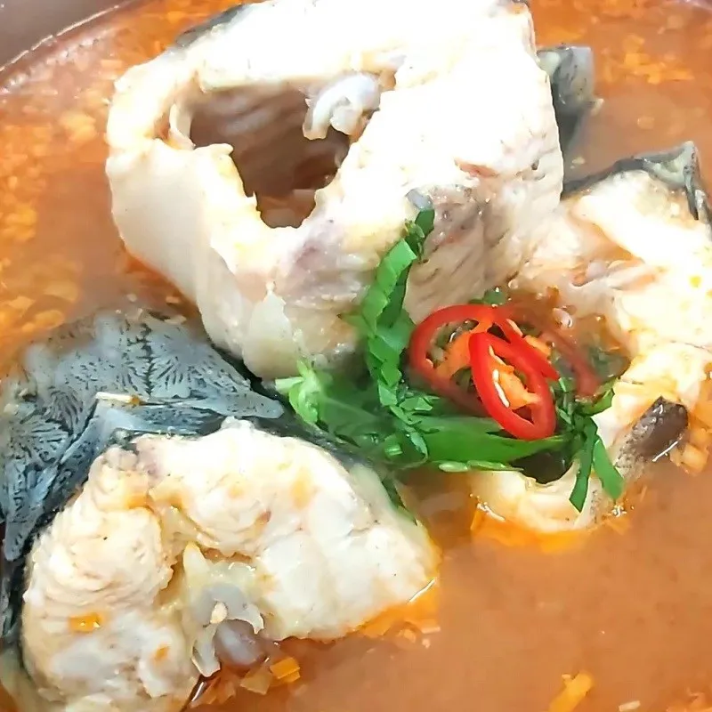 Thành phẩm nồi lẩu cá tầm nghi ngút khói