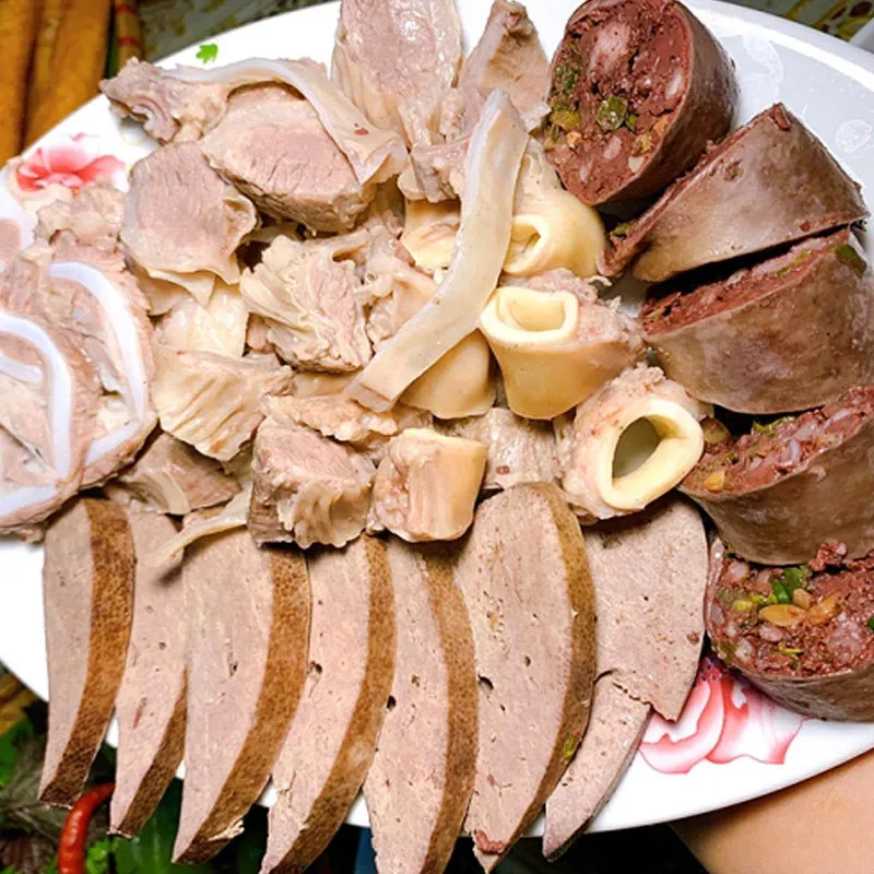 Món lẩu cháo lòng nghi ngút khói là lựa chọn tuyệt vời cho ngày lạnh