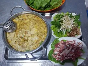 Quán Ngon Đồng Quê là địa chỉ bình dân với món lẩu hấp dẫn