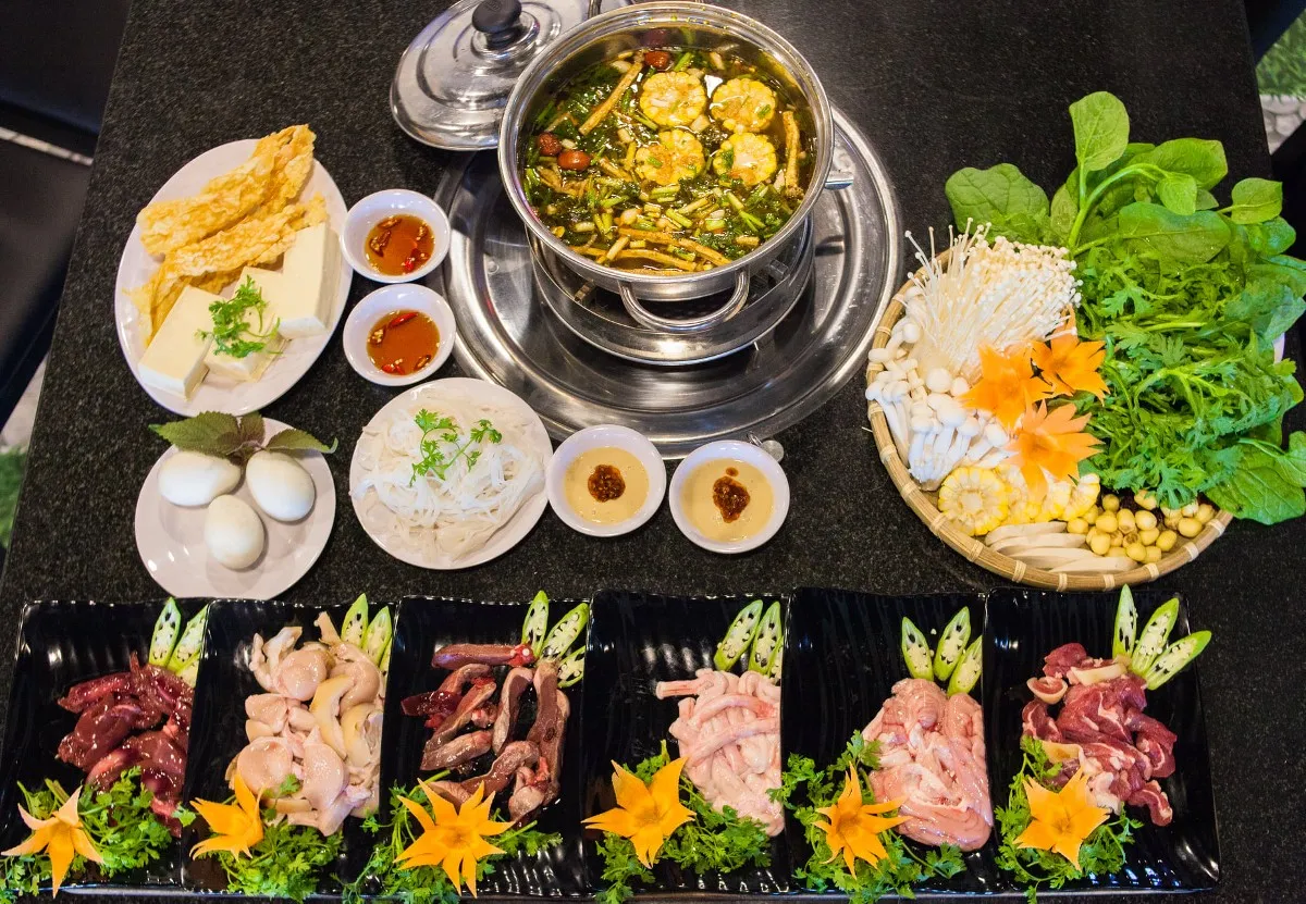 Lẩu dê Đông Hương với nước lẩu thanh ngọt