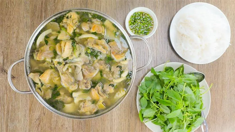 cách nấu món lẩu ngon gà lá é chuẩn vị Đà Lạt