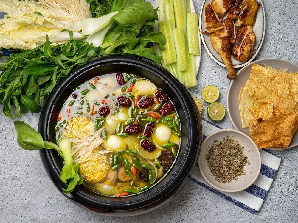 Lẩu gà ớt hiểm cay nồng