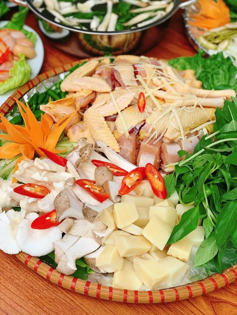 Thịt gà tươi, chắc thịt và dai