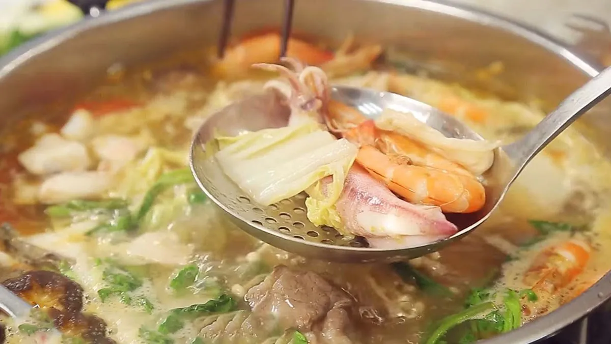 Lẩu hải sản thập cẩm chua ngọt đẹp mắt