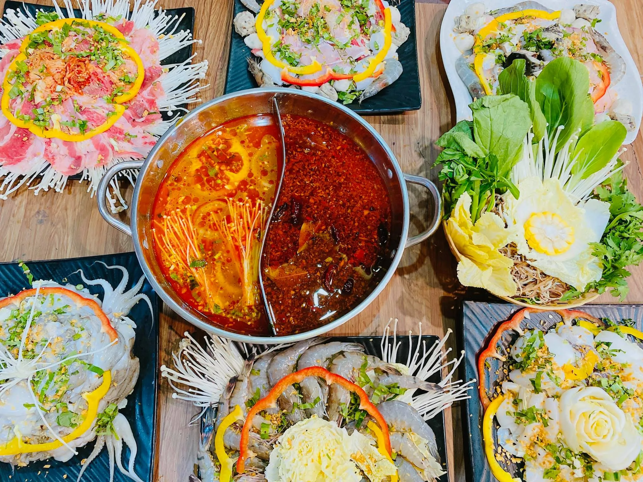 Lẩu 2 ngăn tiện lợi cho thực khách