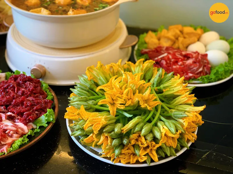 Cận cảnh nồi lẩu riêu cua bắp bò từ bò Úc hữu cơ Obe