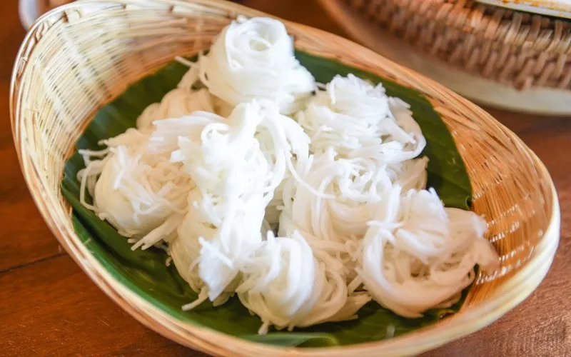 Bún tươi món kèm truyền thống