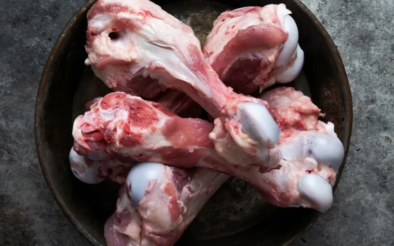 Xương ống heo tạo nước dùng ngọt