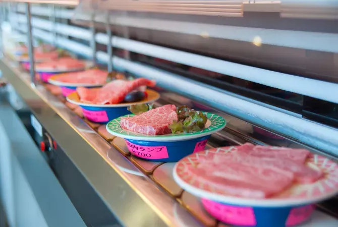 Thịt bò Matsusaka Ushi nổi tiếng với tỷ lệ mỡ xen cao và hương vị ngọt thanh