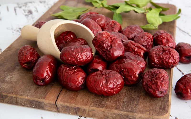 Lợi ích của táo đỏ đối với phụ nữ mang thai