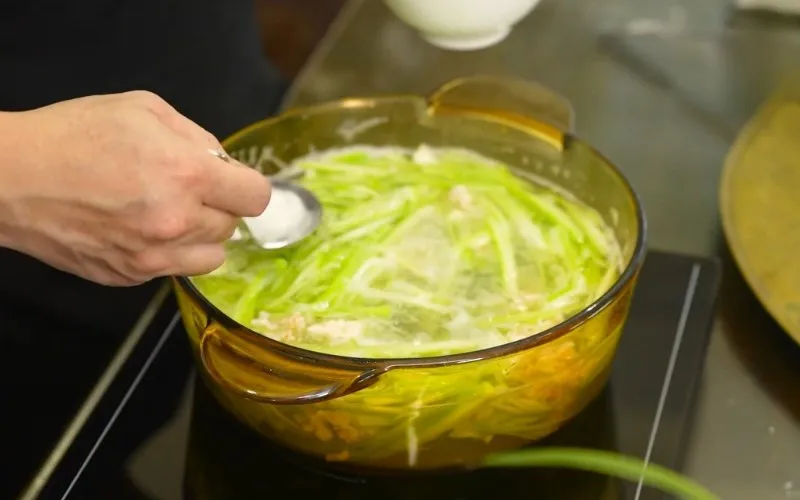 Canh bầu xanh mướt, thơm ngon nhờ kỹ thuật nấu đúng cách