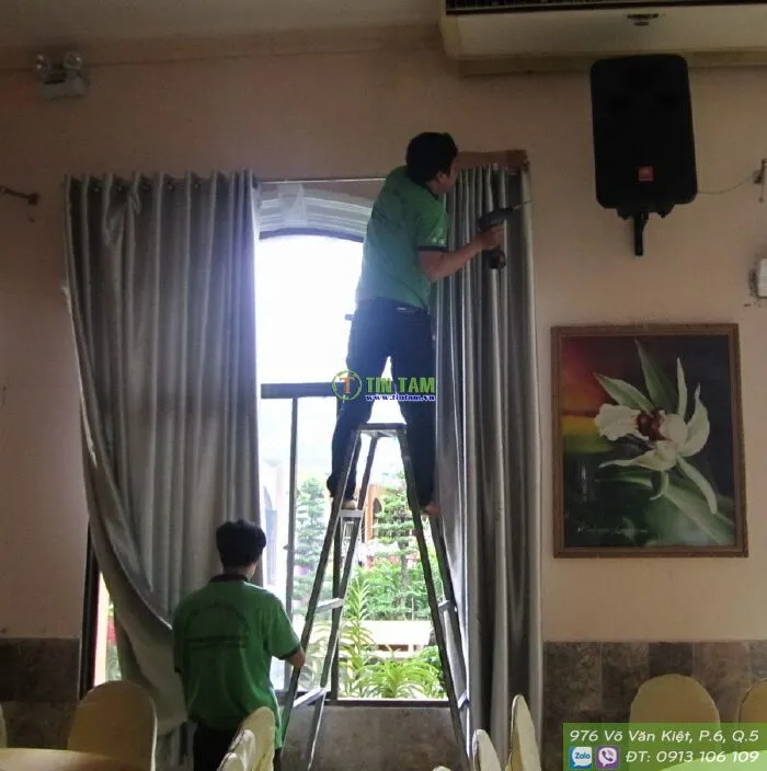 Màn pha lê Quận 11 - Không gian nhà hàng Phong Lan