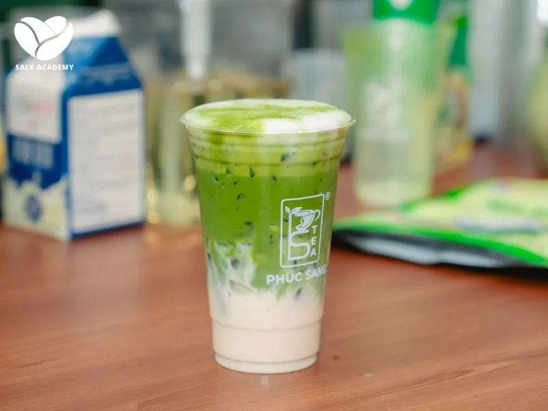 Matcha latte được yêu thích với hương vị trà xanh đặc trưng và lợi ích sức khỏe