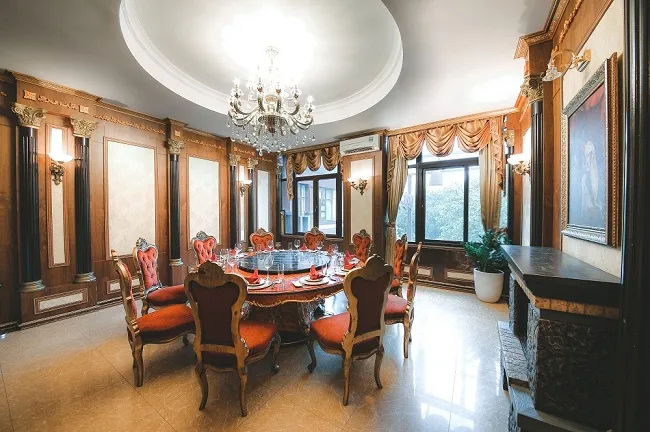 Màu sắc trầm ấm làm chủ đạo trong các thiết kế phòng VIP 2026