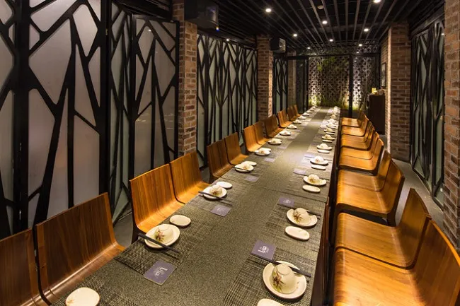 Góc nhìn cận cảnh nội thất cao cấp của phòng VIP nhà hàng Nhật