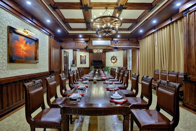 Hệ thống đèn chiếu sáng tập trung cho bàn ăn VIP