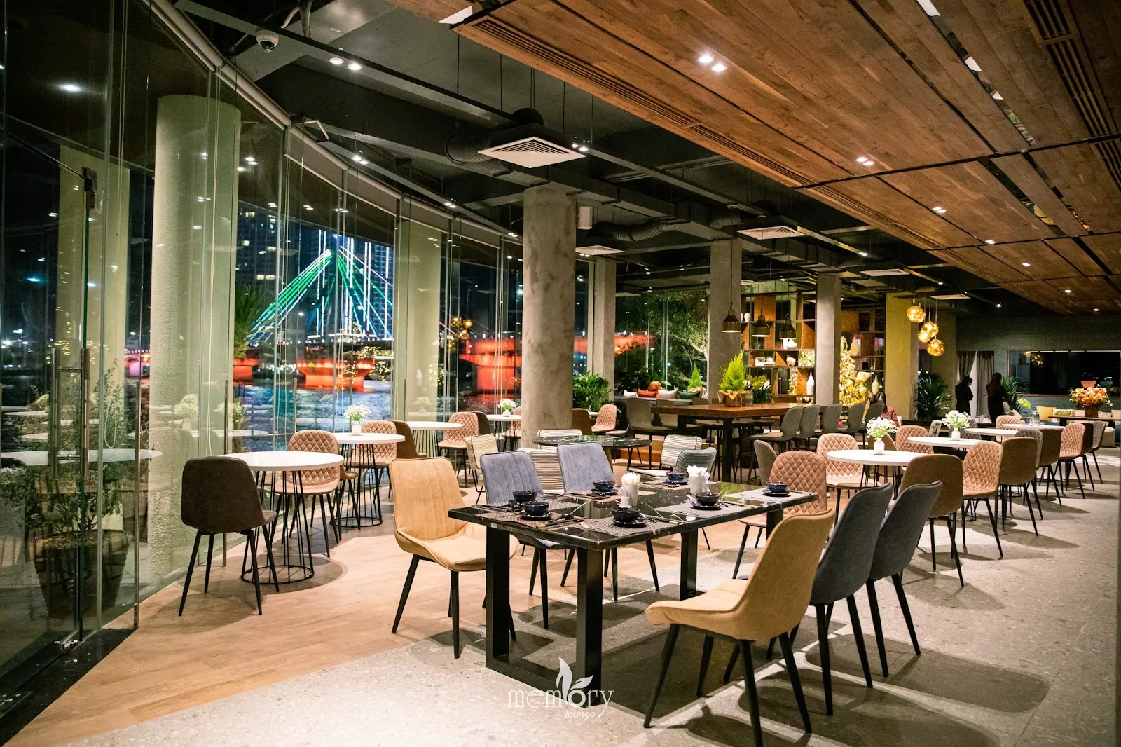 Memory Lounge - nhà hàng nổi