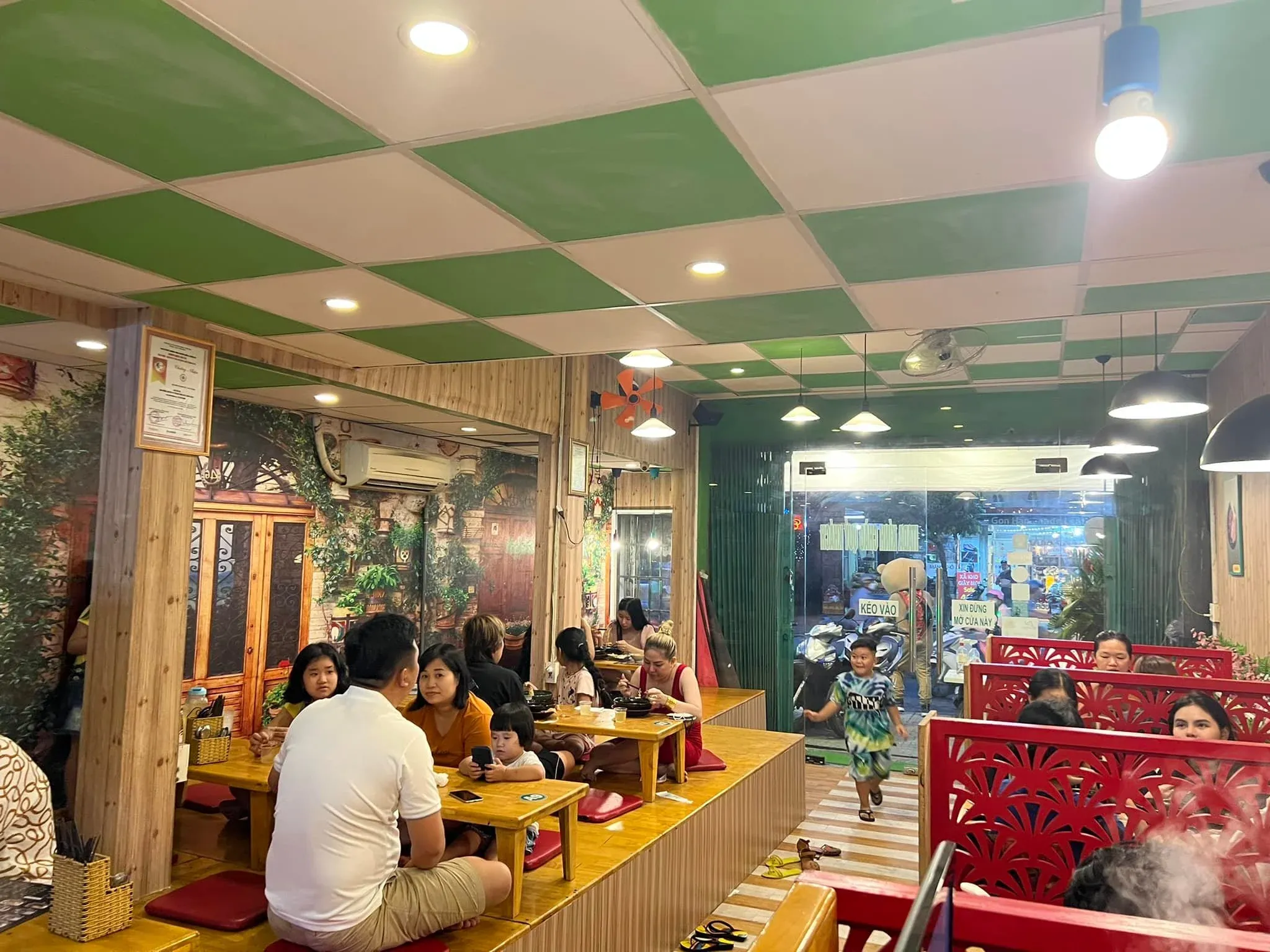 Bảng hiệu xanh mát mắt của Itada