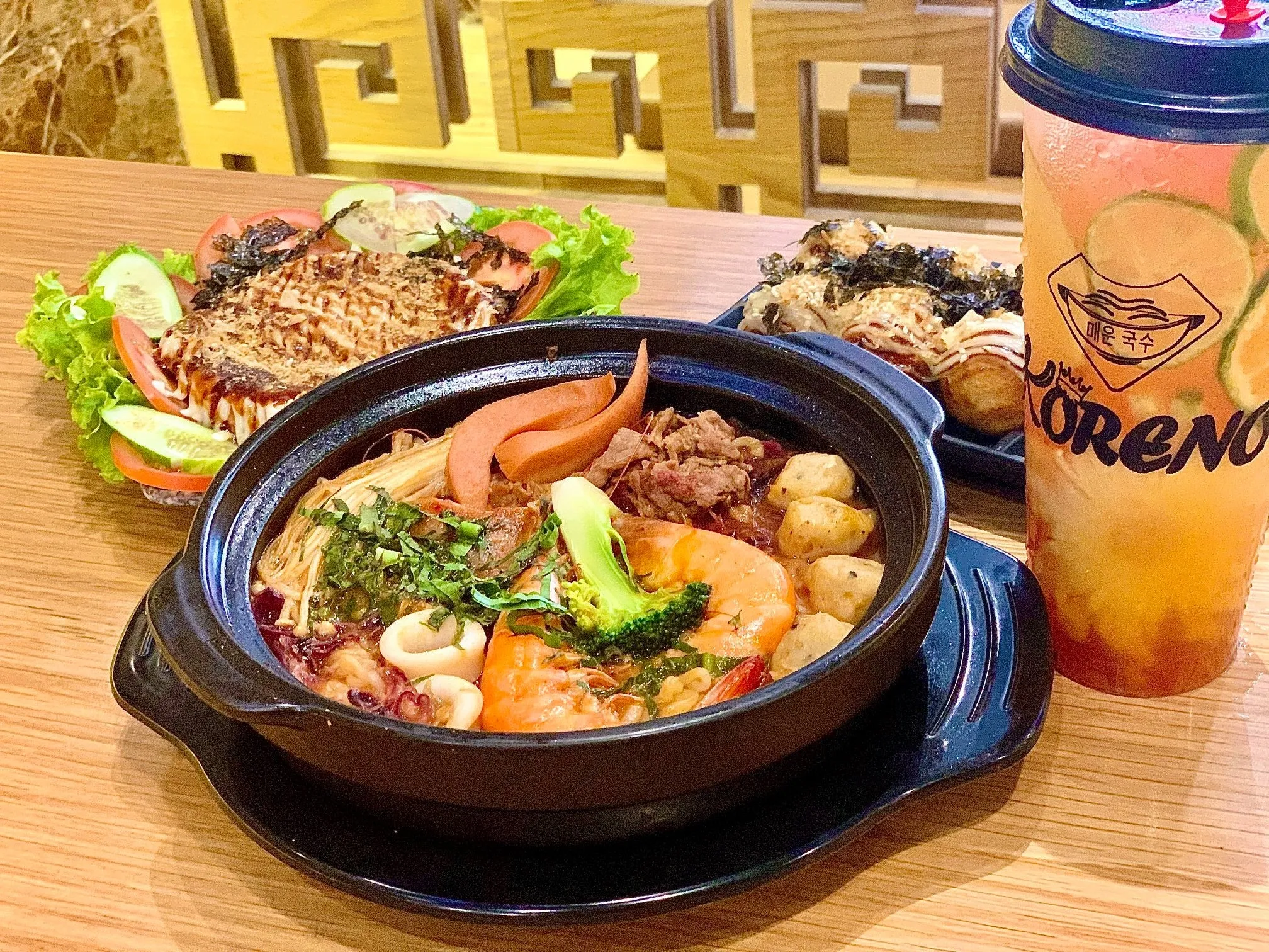 Cách trình bày sang trọng tại mì cay Koreno