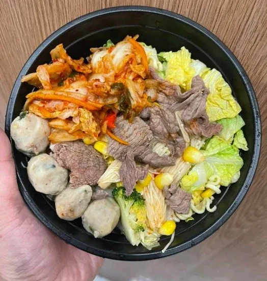 Mì cay Larva đầy ắp rau nấm và hải sản