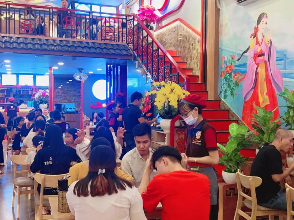 Không gian sang trọng tại mì cay Seoul