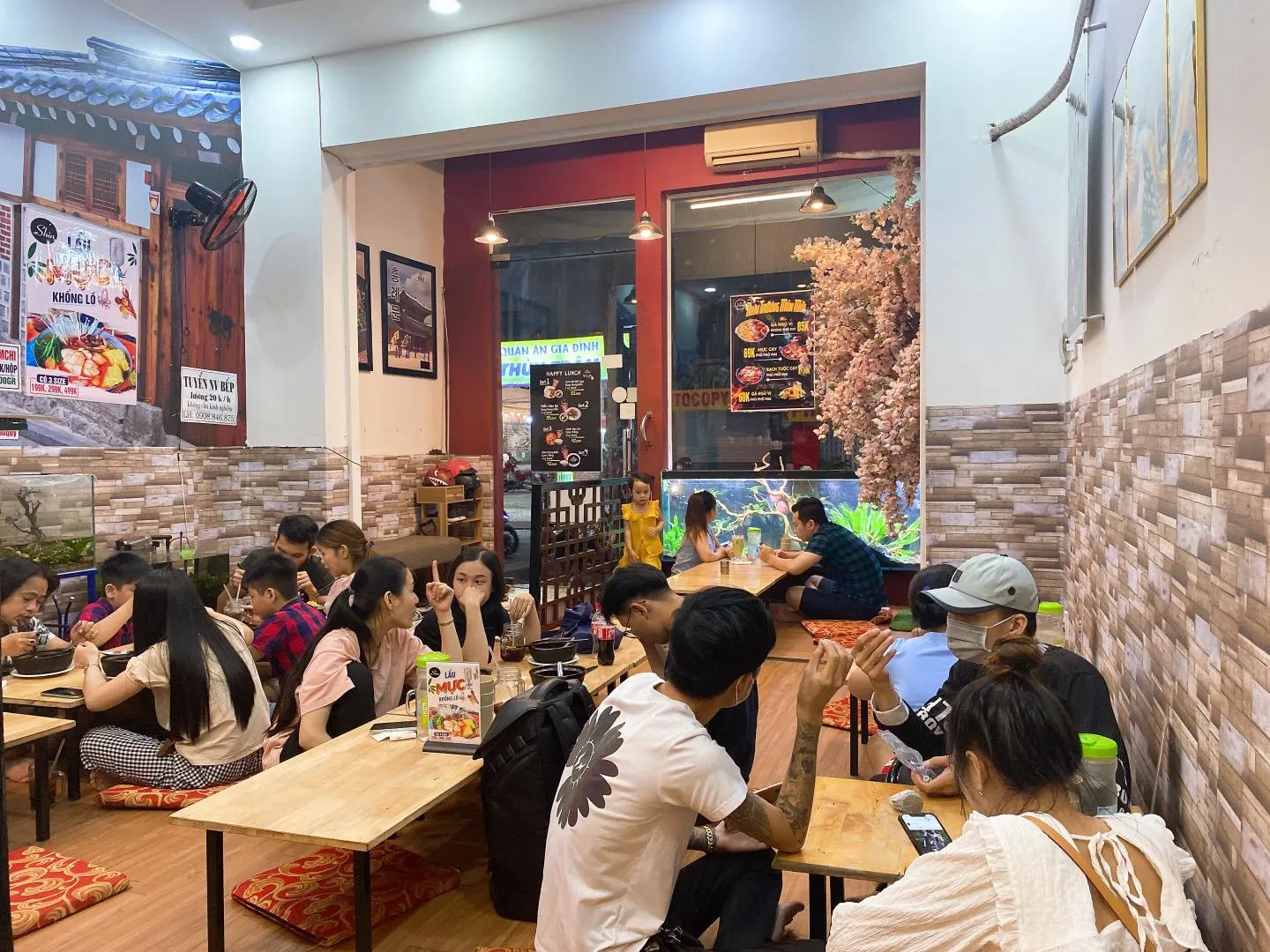 Mì cay Shin với các chi tiết trang trí tinh tế