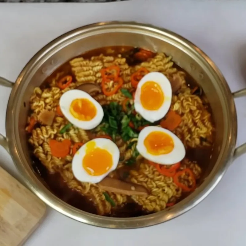 Mì trứng luộc đầy đủ dưỡng chất