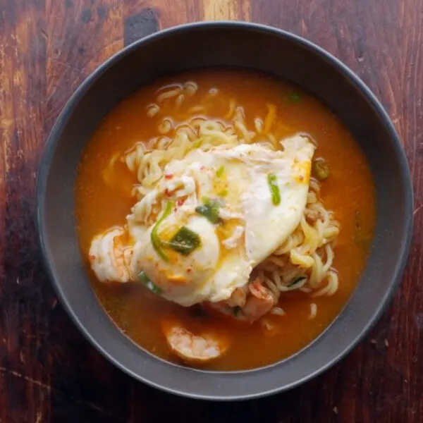 Mì trứng trần thơm ngon