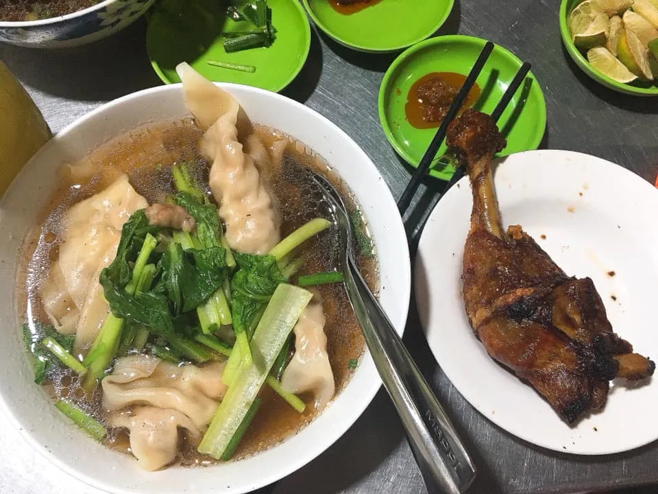 Bát mì sủi cảo tại Sâm Ký với những viên sủi cảo nhân tôm đầy đặn