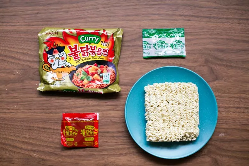 Hương vị độc đáo kết hợp giữa Buldak của Hàn và Cà ri Ấn Độ