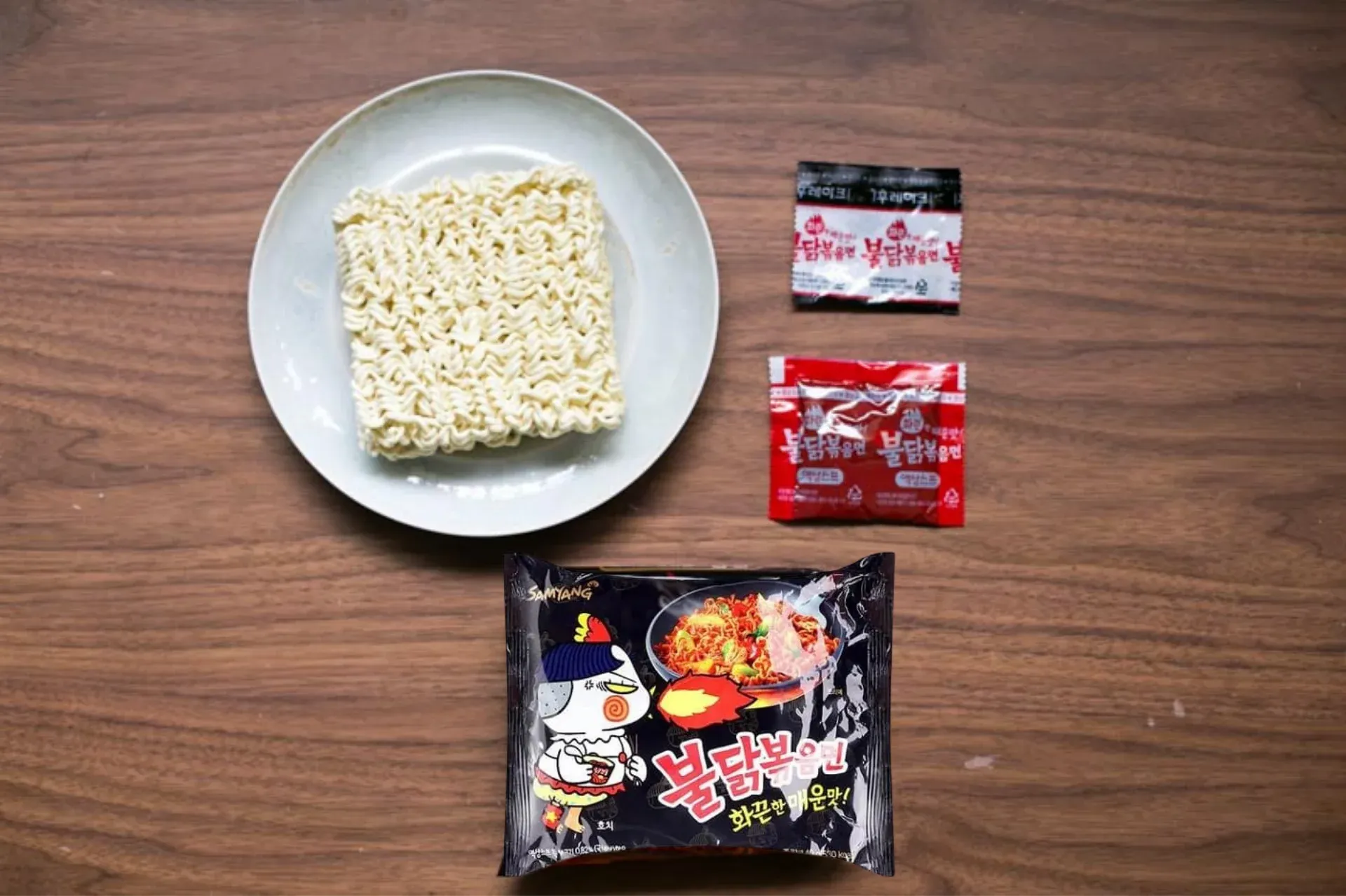 Gói mì gà cay nguyên bản đã làm nên tên tuổi của Samyang