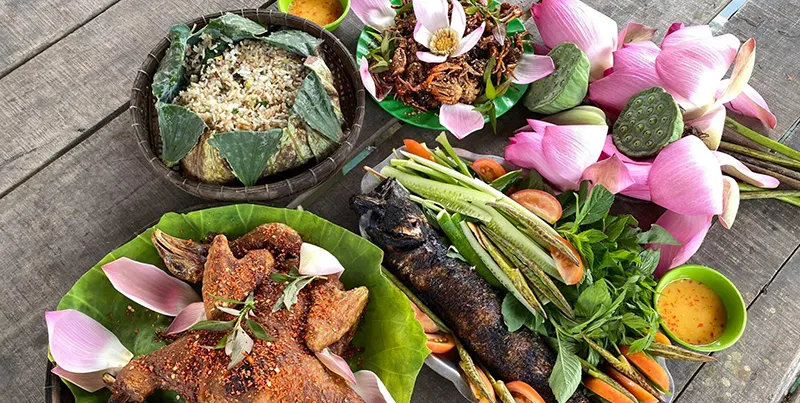 Cơm hạt sen bổ dưỡng với củ quả