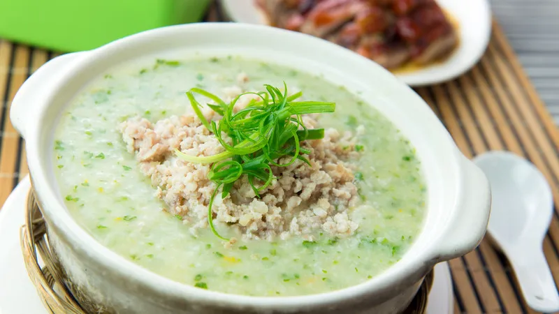 Món cháo thịt băm gừng thơm lừng, dễ làm cho người lớn bị cảm