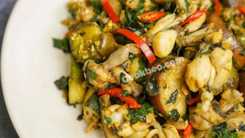 Món ếch xào cà tím thành phẩm với màu sắc bắt mắt và hương thơm quyến rũ