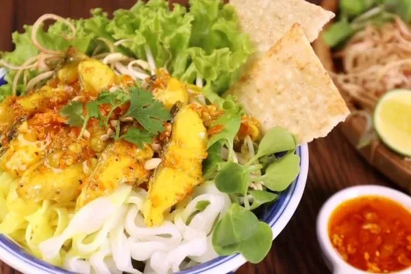 Món mì Quảng cá lóc có màu sắc đẹp mắt