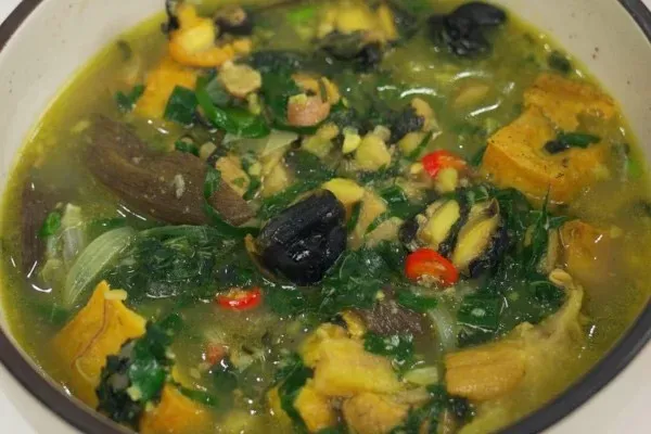 Món ốc bươu xào chuối xanh