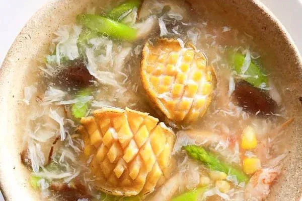 Món súp bào ngư thơm ngon bổ dưỡng được trình bày đẹp mắt