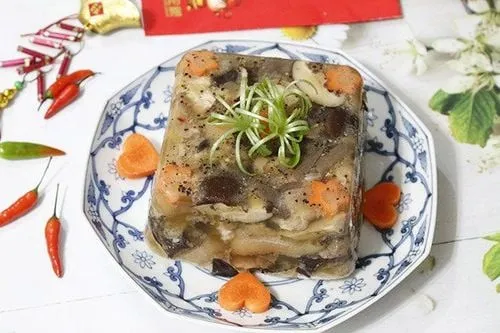 Món thịt đông hoàn chỉnh thơm ngon, trong veo và hấp dẫn