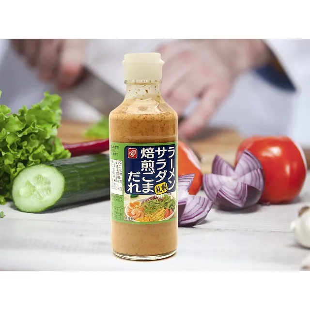 Một chai nước sốt mè salad bùng nổ hương vị thơm ngon