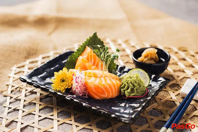 Sashimi tươi ngon, béo ngậy được làm từ những nguyên liệu chuẩn mực nhất