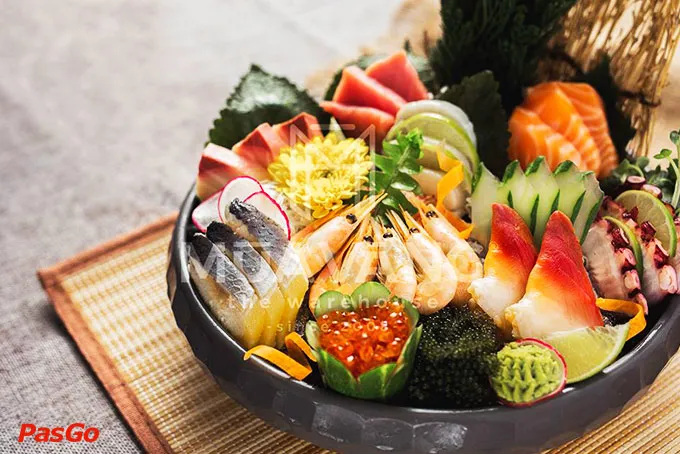 Bạn cũng đừng quên trải nghiệm hương vị Bò Fuji nướng đá lửa thơm ngọt của Mùa Vàng nha