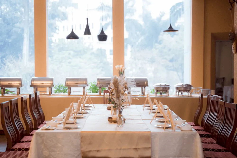 Namaste là nhà hàng Ấn Độ tại Hà Nội nổi tiếng với không gian hiện đại và sang trọng (Nguồn: Fanpage Namaste Hanoi - Authentic Indian Cuisine)