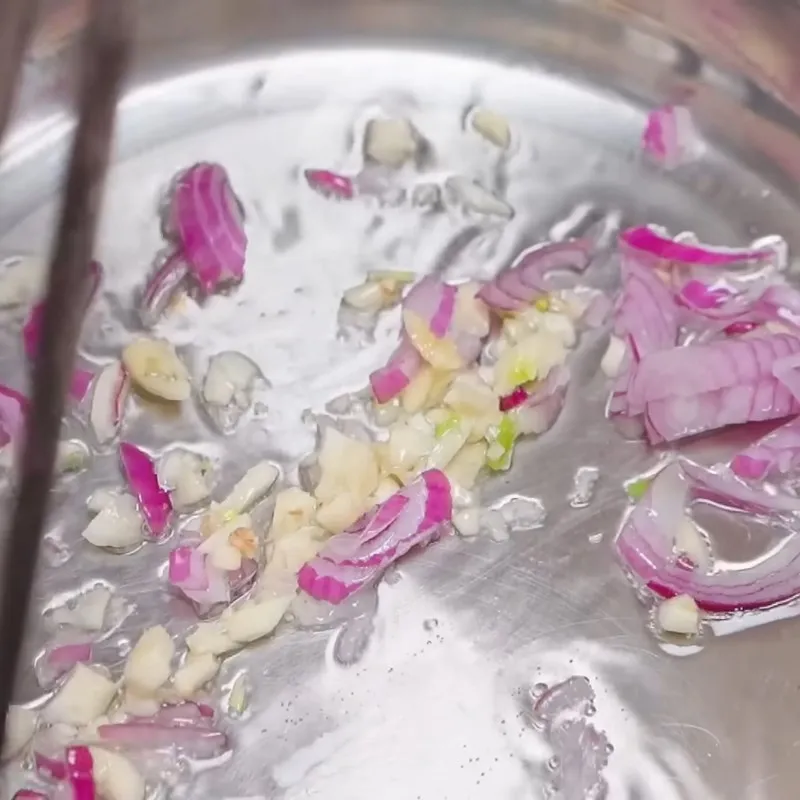 Quá trình hầm thịt bò cho đến khi chín mềm