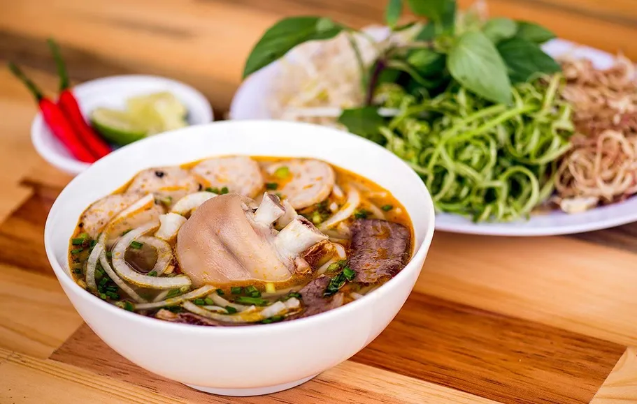 Cách nấu bún bò huế tại nhà