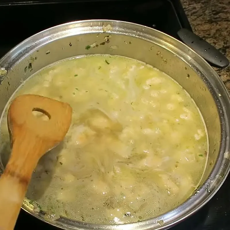 Bước 4 Nấu canh Canh rau đay nấu tôm